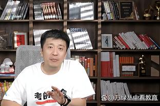 记者称赞曼联球迷：尽管球队很差劲，但他们还是一直支持到最后